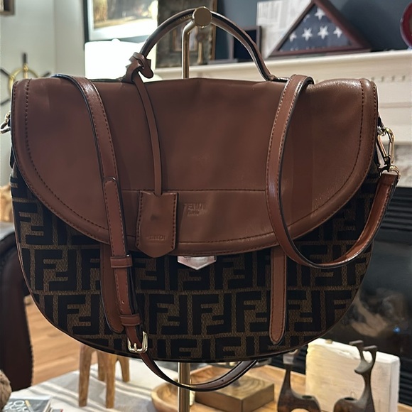 π₯ Authentic Fendi FF Tobacco Messenger Bag in Zucca Canvas Cognac Leather π₯ - Picture 2 of 16